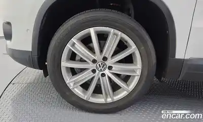 Volkswagen Tiguan 2015 2.0 Автомат в Москве № 199150, миниатюра 9