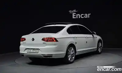 Volkswagen Passat 2018 2.0 Автомат в Москве № 199171, миниатюра 11