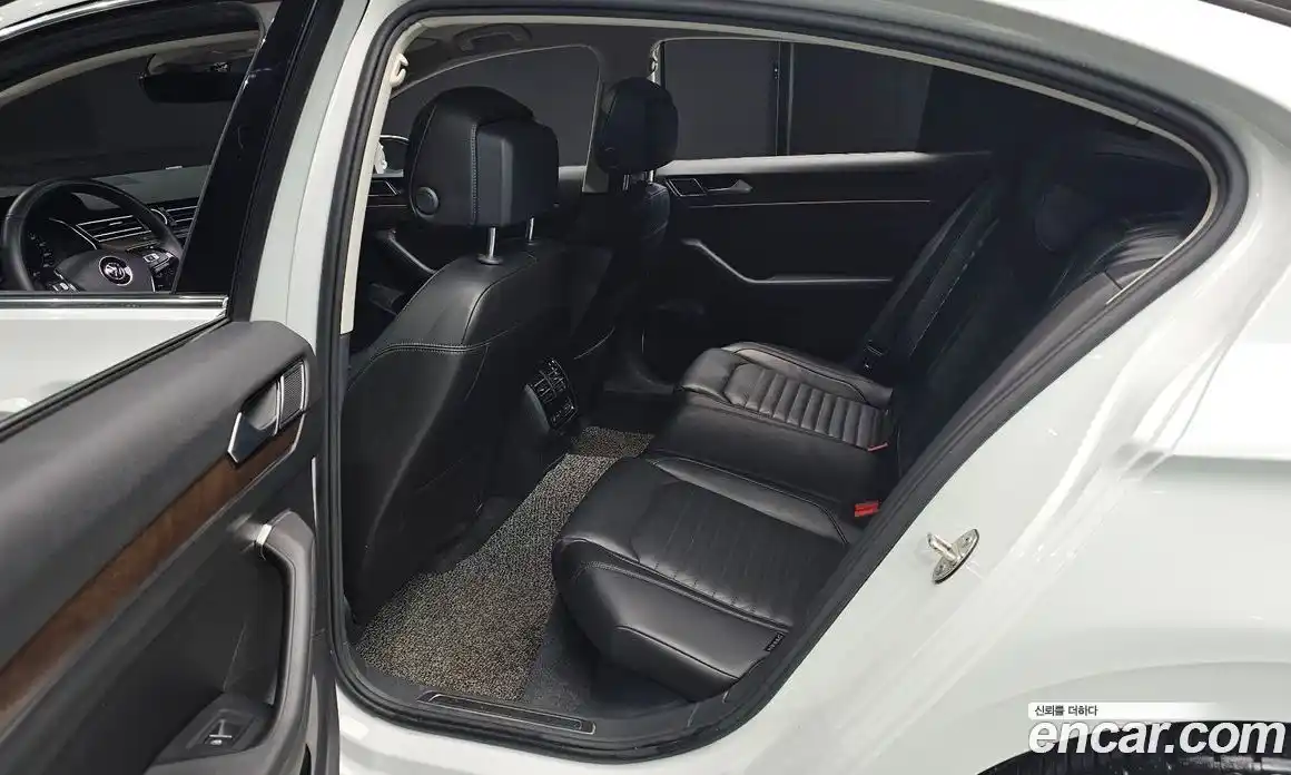 Volkswagen Passat 2018 2.0 Автомат в Москве № 199171, фото 12