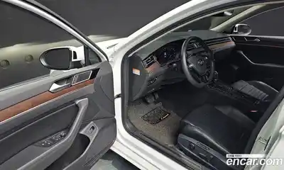 Volkswagen Passat 2018 2.0 Автомат в Москве № 199171, миниатюра 2