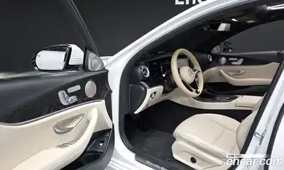 Mercedes-Benz E-Class 2023 2.0 Автомат в Москве № 206486, миниатюра 11