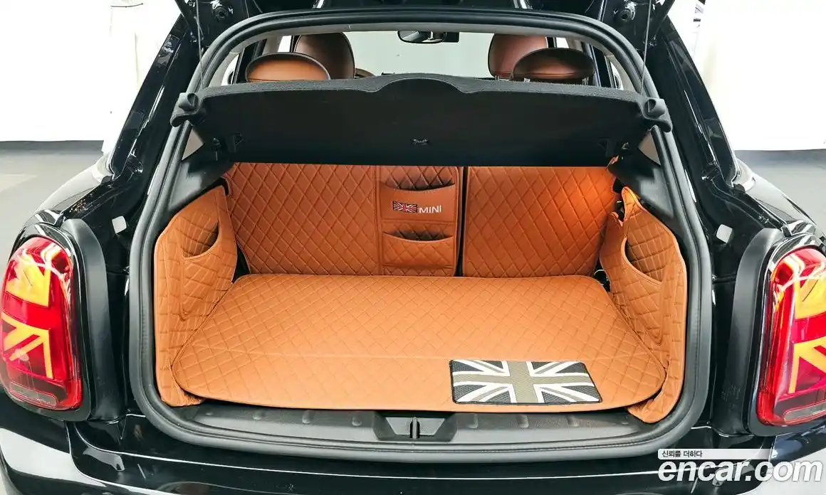 Mini Cooper 2021 1.5 Автомат в Москве № 214125, фото 19