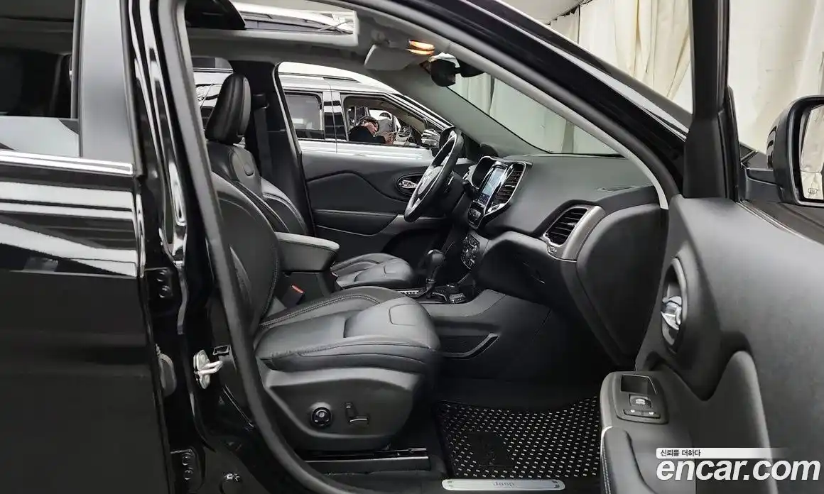 Jeep Cherokee 2021 2.4 Автомат в Москве № 215465, фото 12