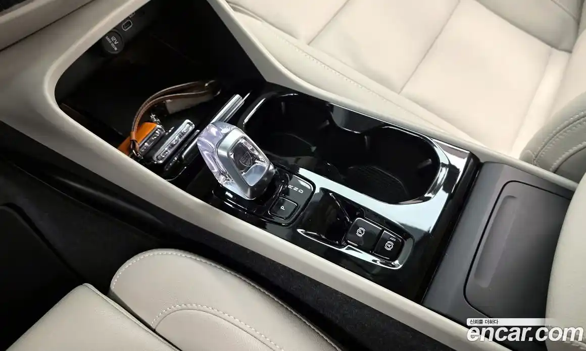 Volvo XC40 2024 2.0 Автомат в Москве № 230391, фото 10