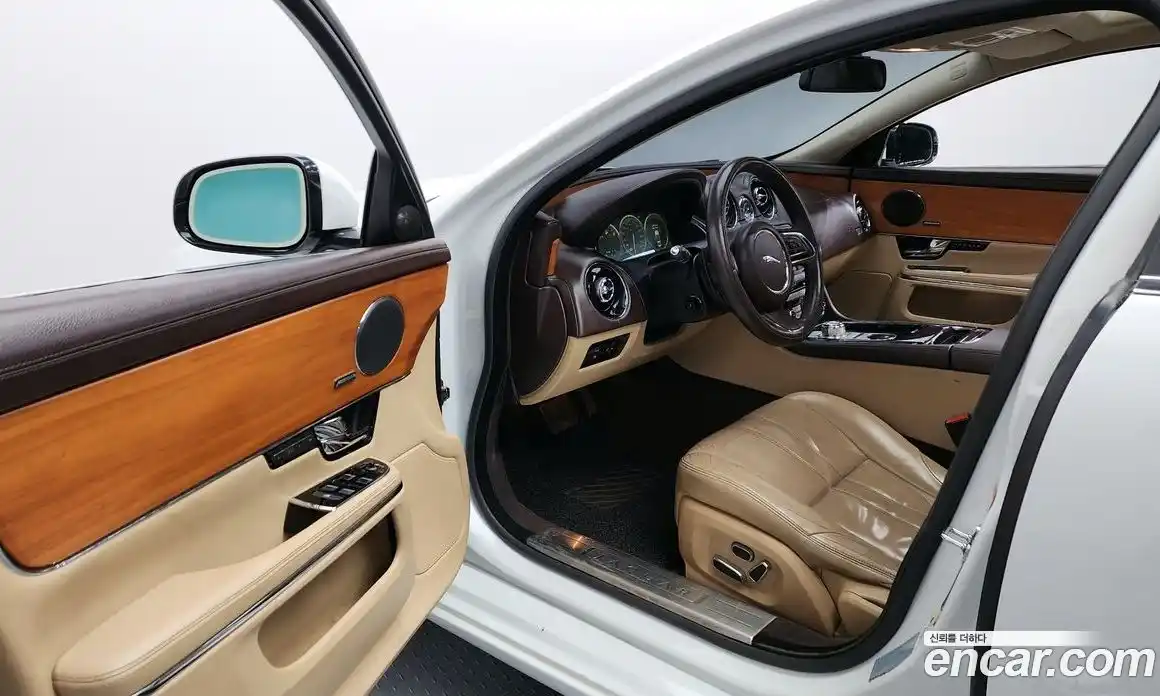 Jaguar XJ 2013 2.0 Автомат в Москве № 241330, фото 13