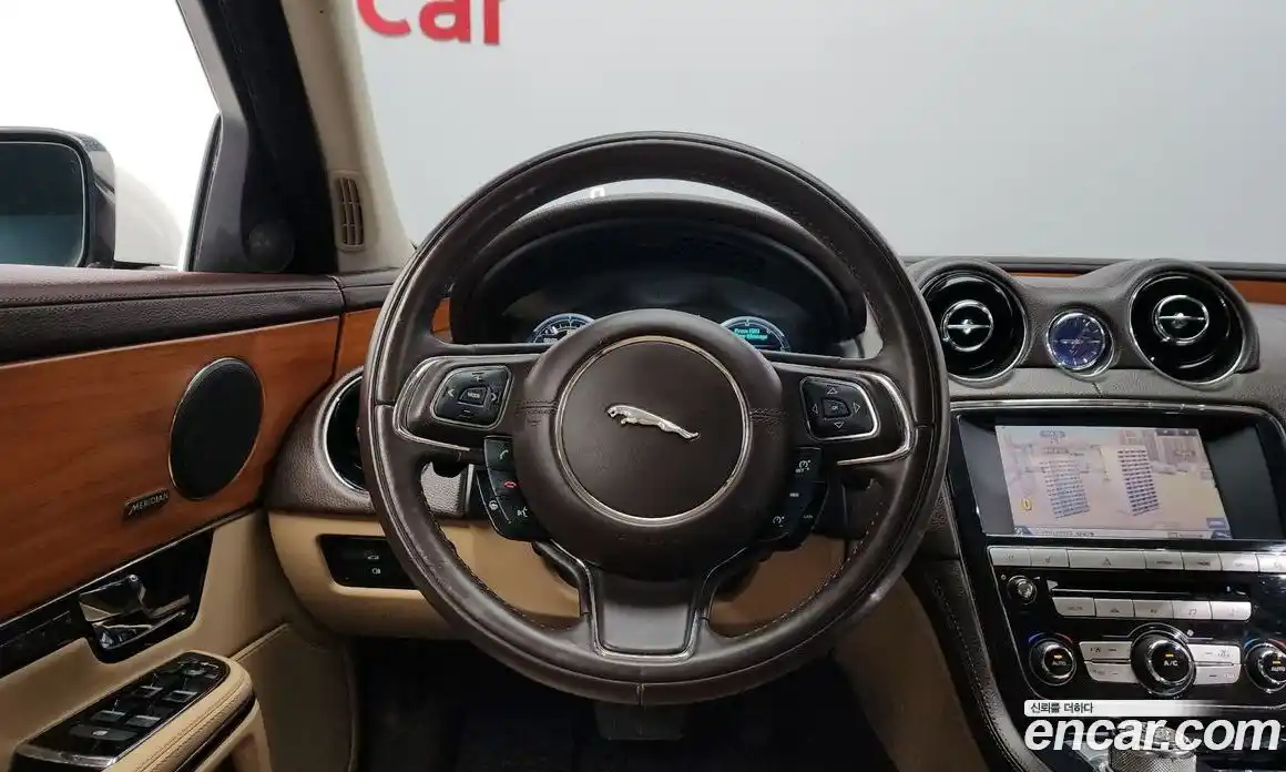 Jaguar XJ 2013 2.0 Автомат в Москве № 241330, фото 17