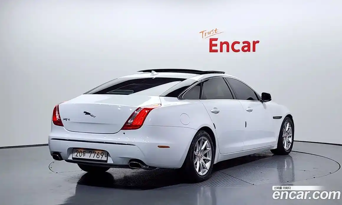 Jaguar XJ 2013 2.0 Автомат в Москве № 241330, фото 7