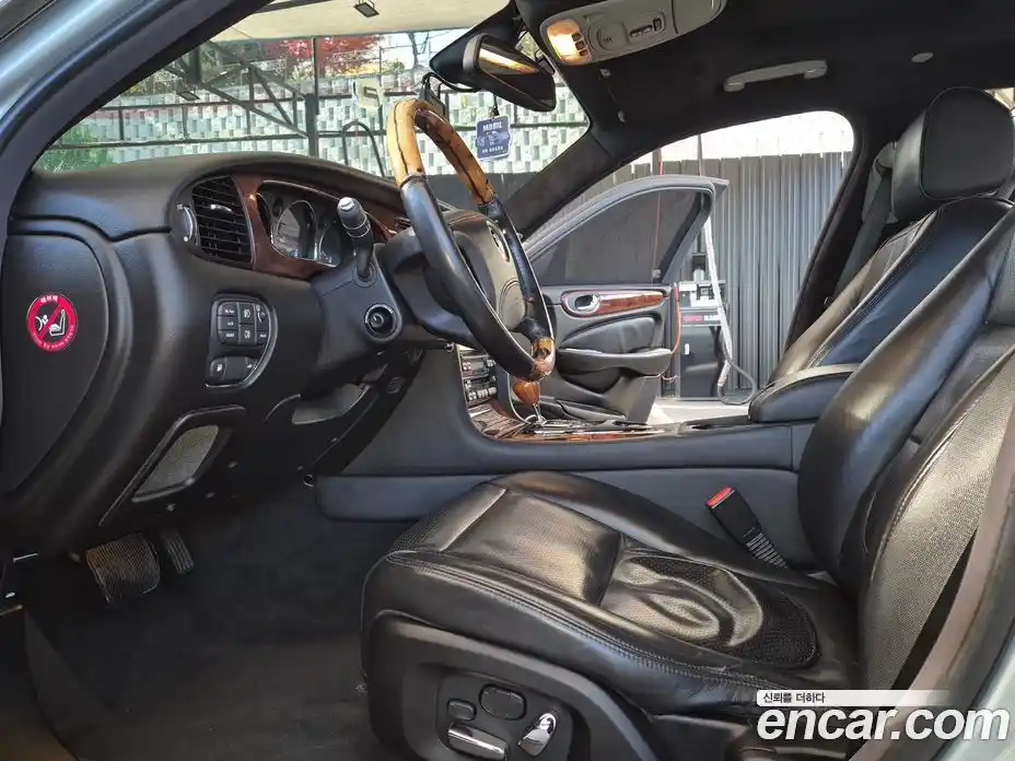 Jaguar XJ 2009 2.7 Автомат в Москве № 283999, фото 13