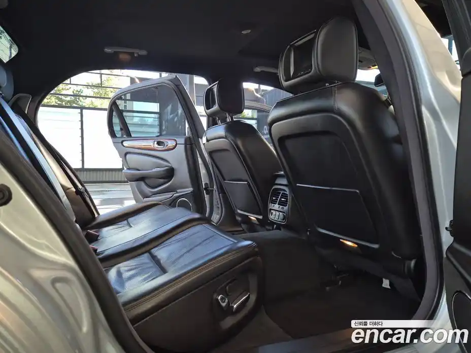 Jaguar XJ 2009 2.7 Автомат в Москве № 283999, фото 15