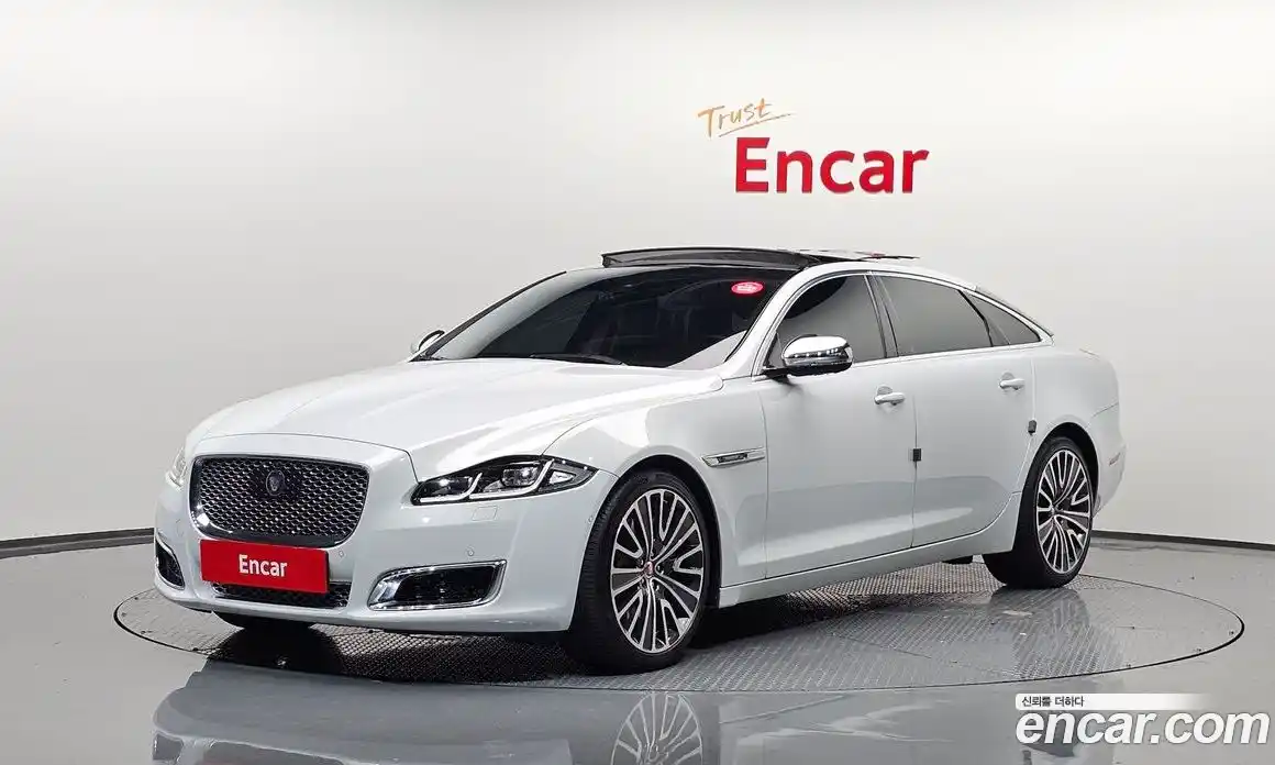 Jaguar XJ 2016 3.0 Автомат в Москве № 305052, фото 16