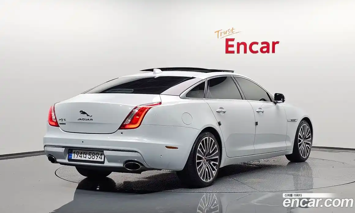 Jaguar XJ 2016 3.0 Автомат в Москве № 305052, фото 5