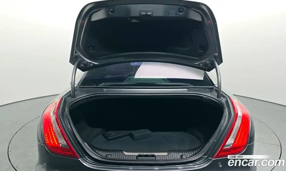 Jaguar XJ 2015 3.0 Автомат в Москве № 331523, фото 12