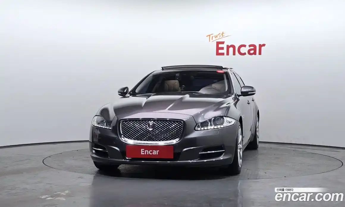 Jaguar XJ 2015 3.0 Автомат в Москве № 331523, фото 14