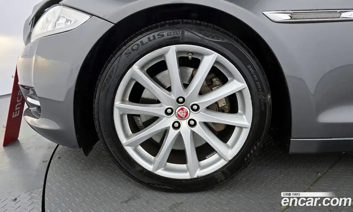 Jaguar XJ 2015 3.0 Автомат в Москве № 331523, фото 15