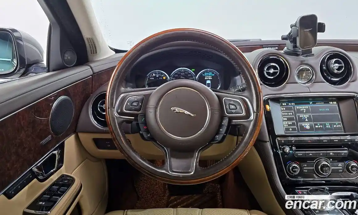 Jaguar XJ 2015 3.0 Автомат в Москве № 331523, фото 19