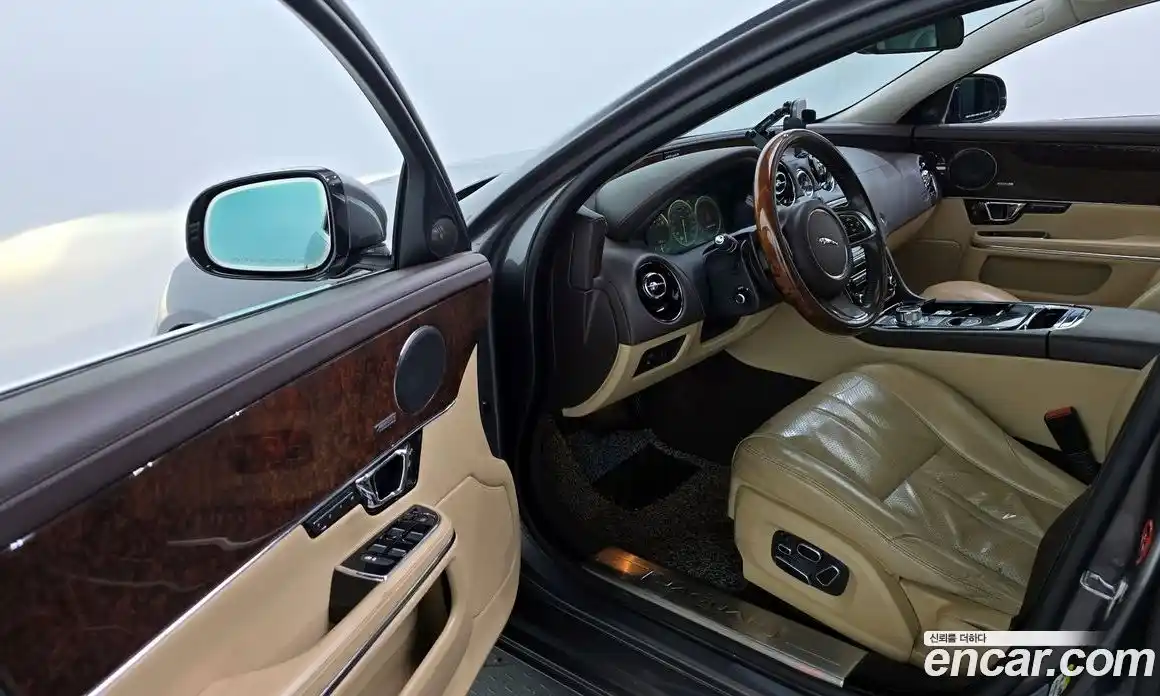 Jaguar XJ 2015 3.0 Автомат в Москве № 331523, фото 20