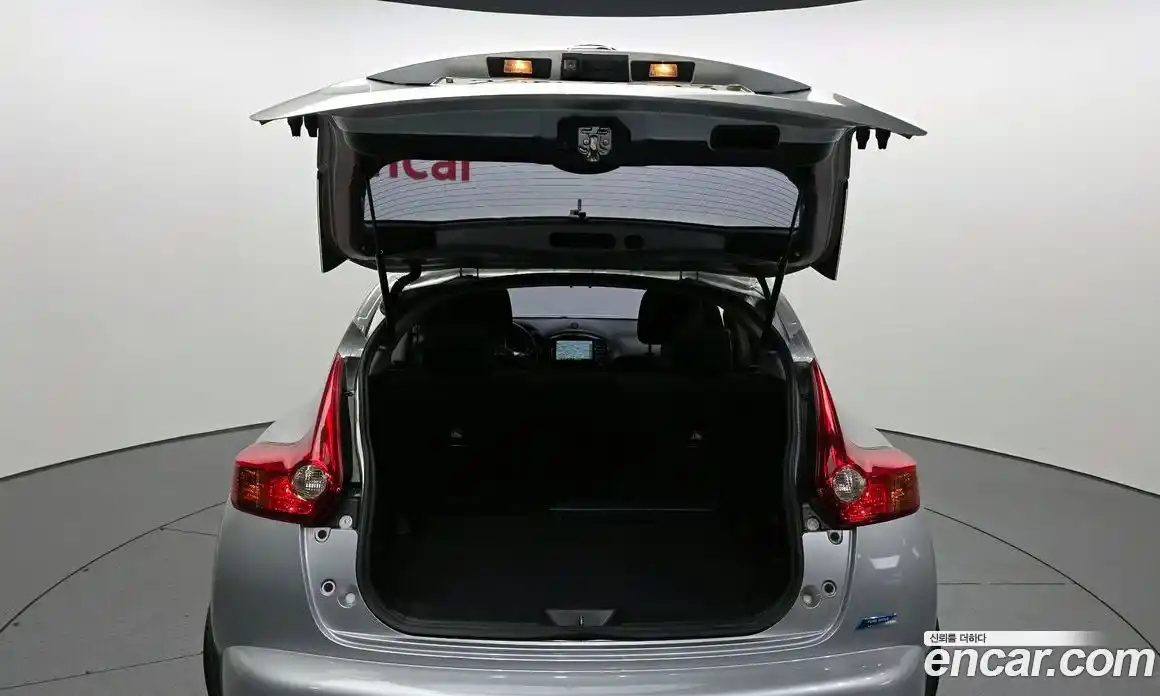 Nissan Juke 2014 1.6 Автомат в Москве № 342587, фото 8