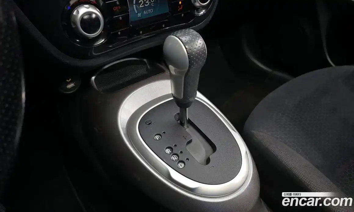 Nissan Juke 2014 1.6 Автомат в Москве № 342587, фото 9