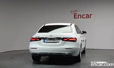 Mercedes-Benz E-Class 2022 2.0 Автомат в Москве № 371896, миниатюра 3