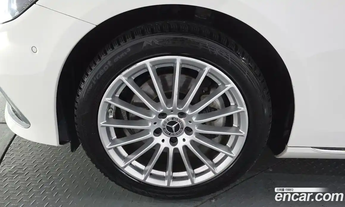 Mercedes-Benz E-Class 2022 2.0 Автомат в Москве № 371896, фото 4