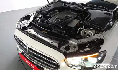 Mercedes-Benz E-Class 2022 2.0 Автомат в Москве № 371896, миниатюра 5