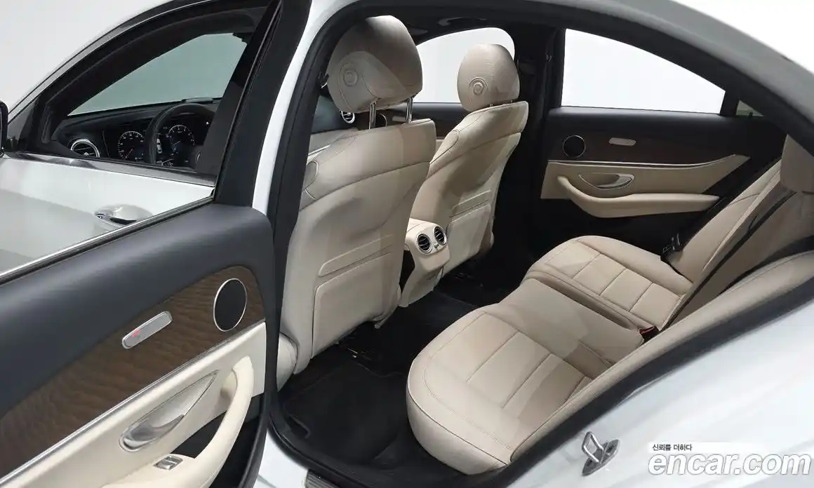 Mercedes-Benz E-Class 2022 2.0 Автомат в Москве № 371896, фото 10