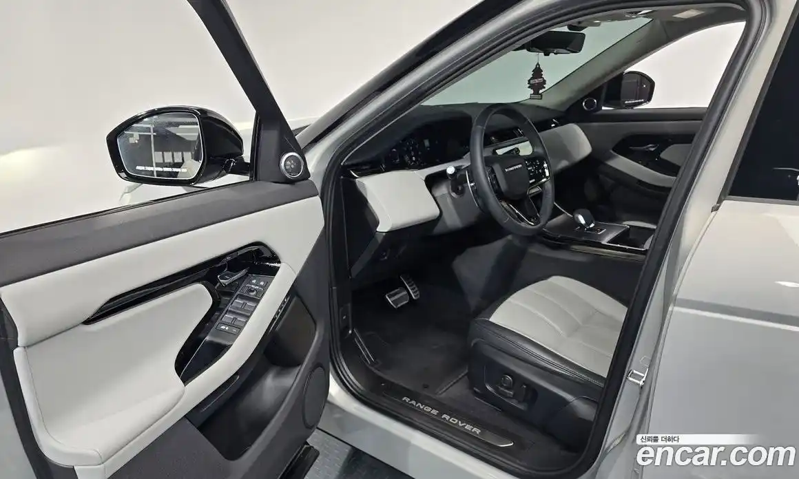 Land Rover Range-Rover Evoque 2025 2.0 Автомат в Москве № 374660, фото 9