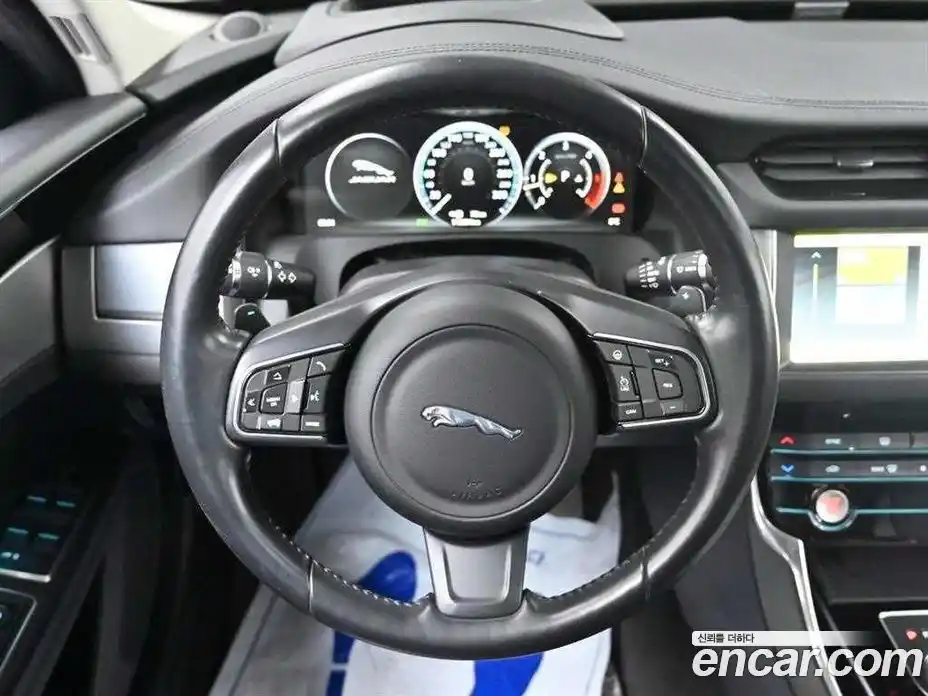 Jaguar XF 2017 2.0 Автомат в Москве № 386434, фото 13