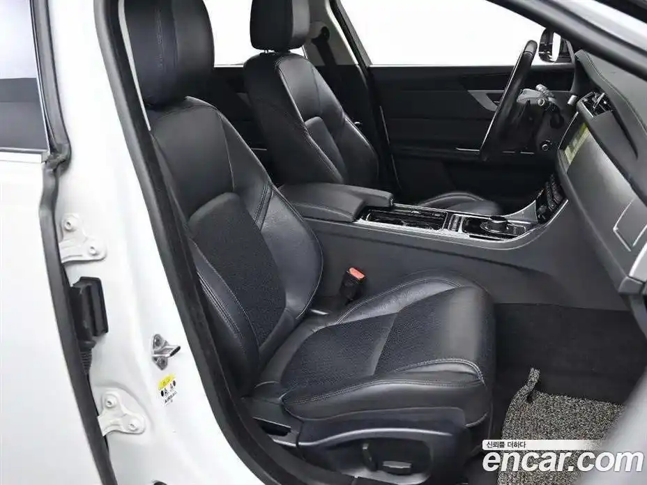 Jaguar XF 2017 2.0 Автомат в Москве № 386434, фото 10