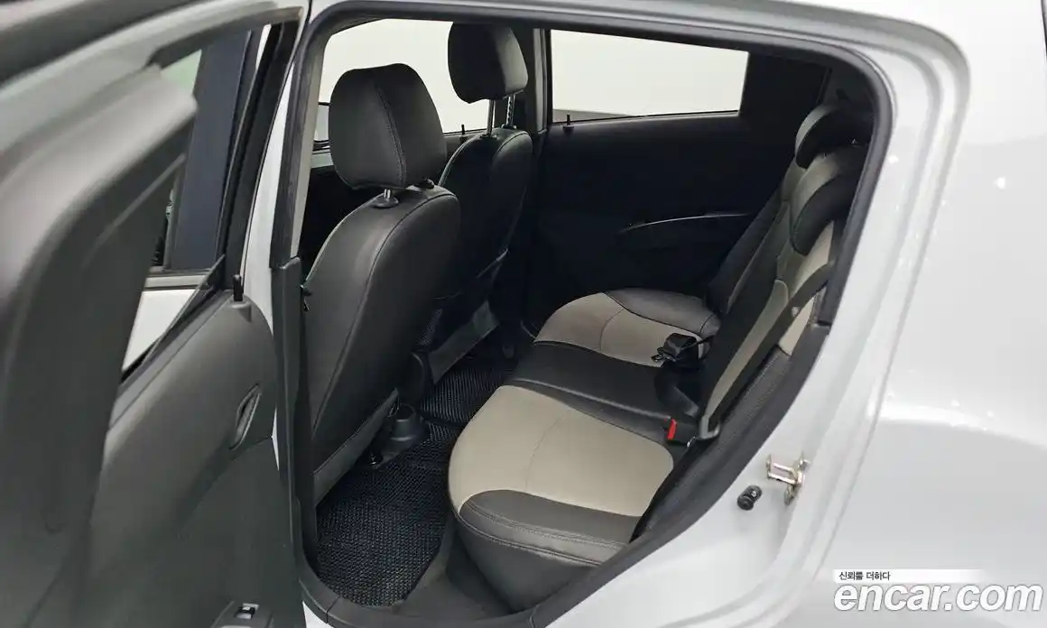 Chevrolet Spark 2012 1.0 Автомат в Москве № 42357, фото 16