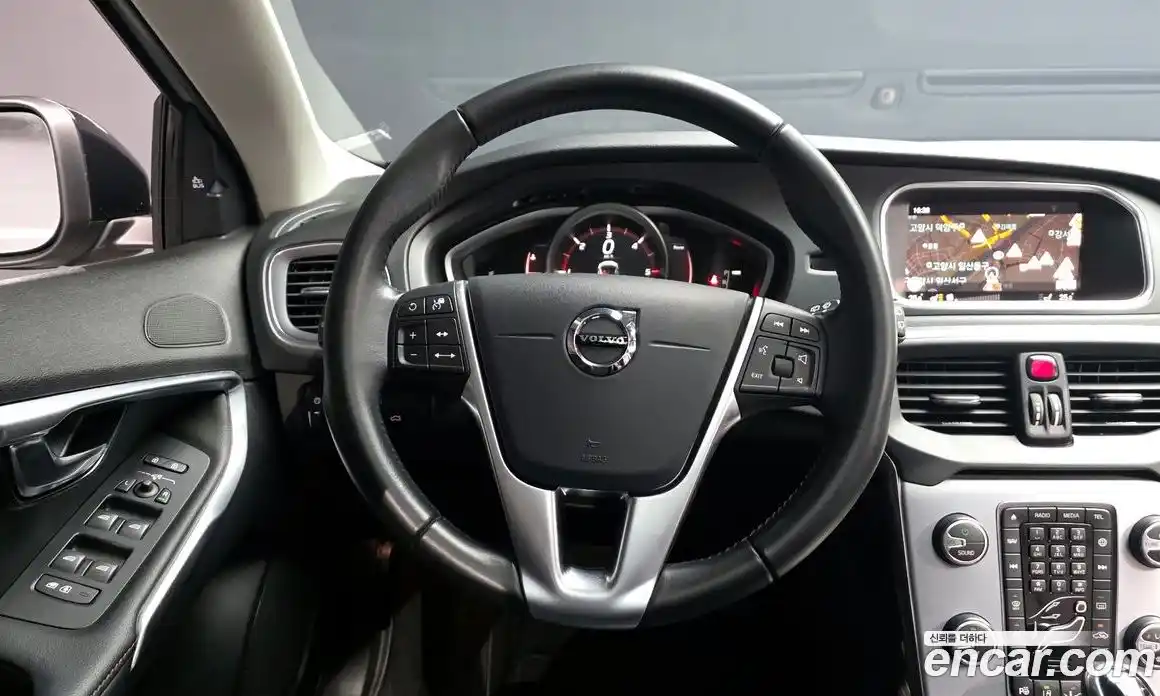 Volvo V40 2019 2.0 Автомат в Москве № 430026, фото 13