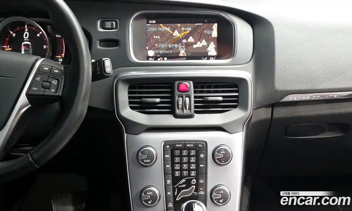 Volvo V40 2019 2.0 Автомат в Москве № 430026, фото 14