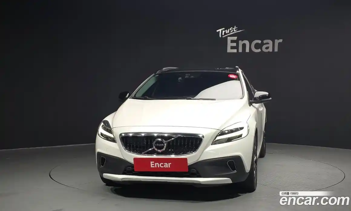 Volvo V40 2019 2.0 Автомат в Москве № 430026, фото 3