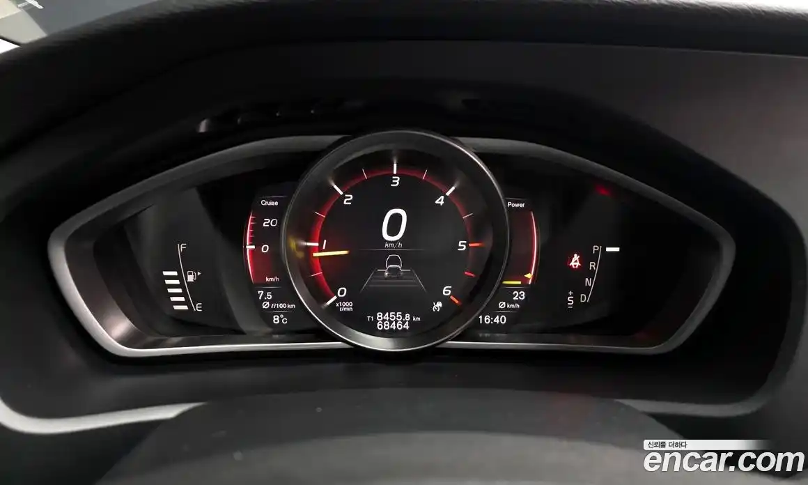 Volvo V40 2019 2.0 Автомат в Москве № 430026, фото 8