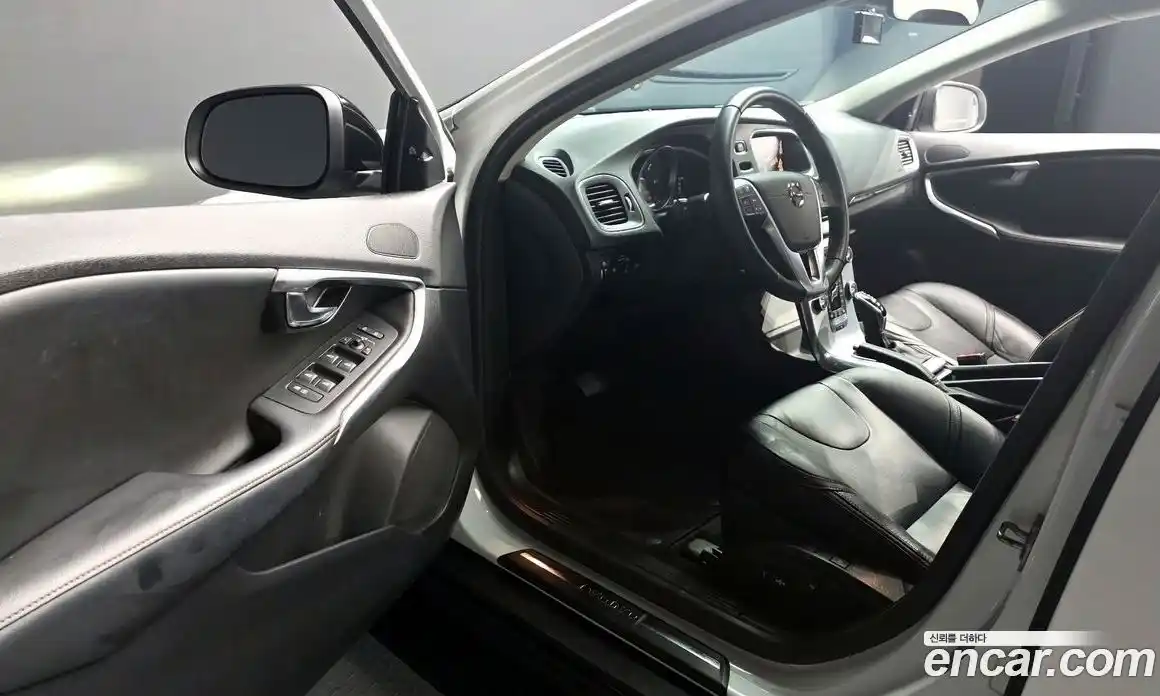 Volvo V40 2019 2.0 Автомат в Москве № 430026, фото 10