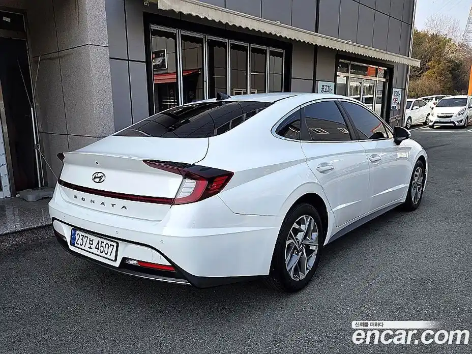 Hyundai Sonata 2020 2.0 Автомат в Москве № 458352, фото 3