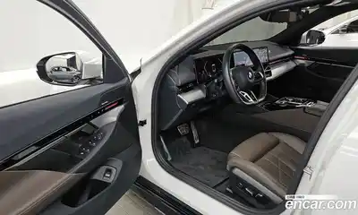 BMW 5-Series 2024 2.0 Автомат в Москве № 464080, миниатюра 10