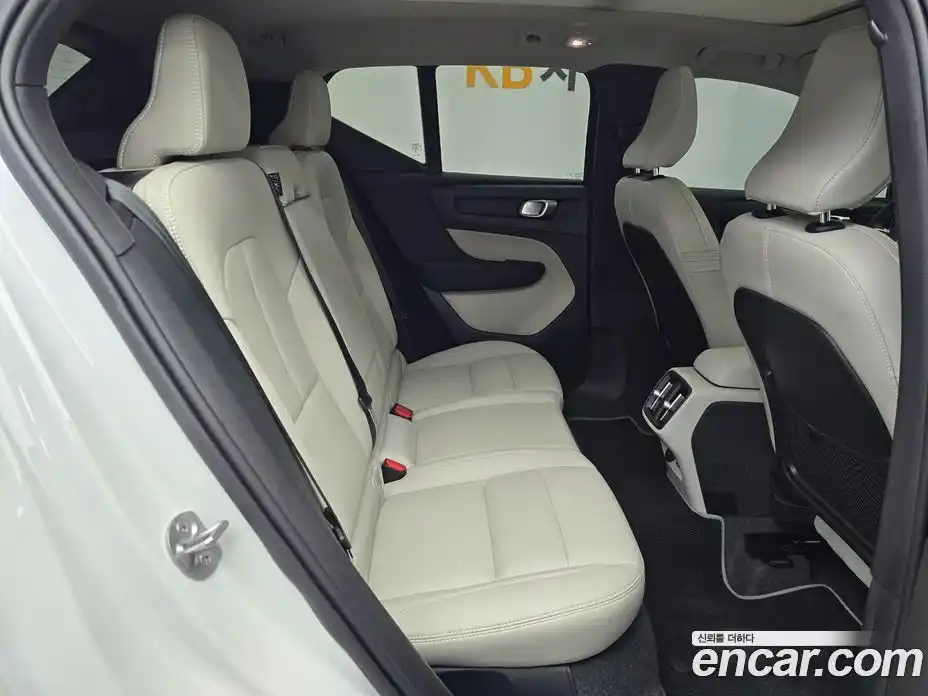 Volvo XC40 2024 2.0 Автомат в Москве № 470043, фото 12