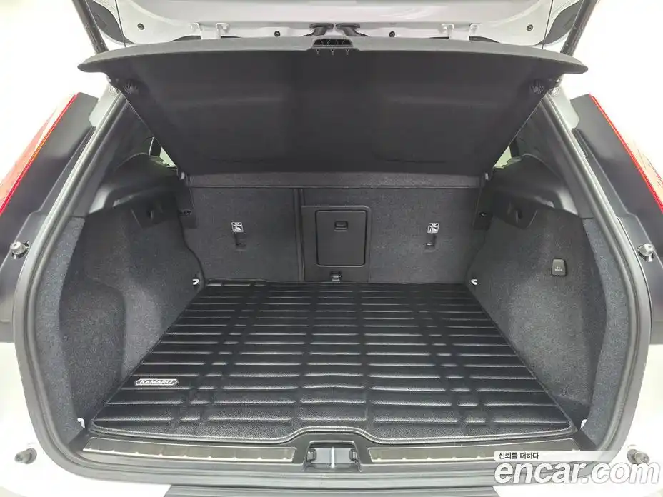 Volvo XC40 2024 2.0 Автомат в Москве № 470043, фото 18