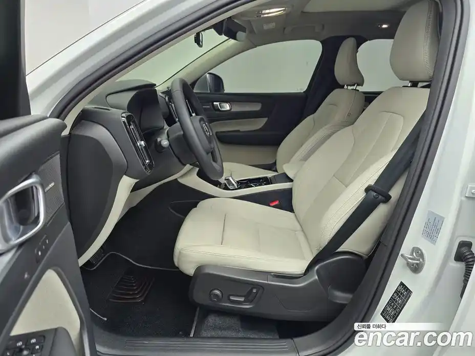 Volvo XC40 2024 2.0 Автомат в Москве № 470043, фото 10