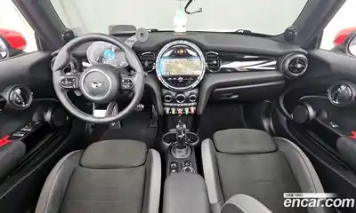 Mini Cooper Convertible 2022 2.0 Автомат в Москве № 471973, миниатюра 7