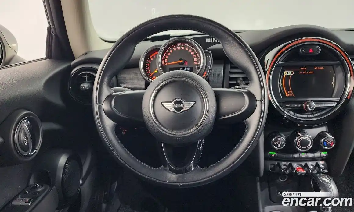 Mini Cooper 2018 1.5 Автомат в Москве № 472006, фото 13