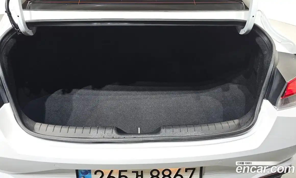 Hyundai Avante 2023 1.6 Автомат в Москве № 47593, фото 19