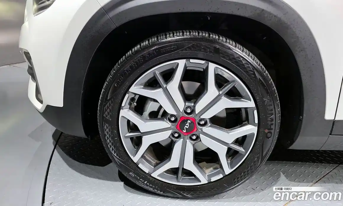 Kia Seltos 2023 1.6 Автомат в Москве № 128240, фото 1