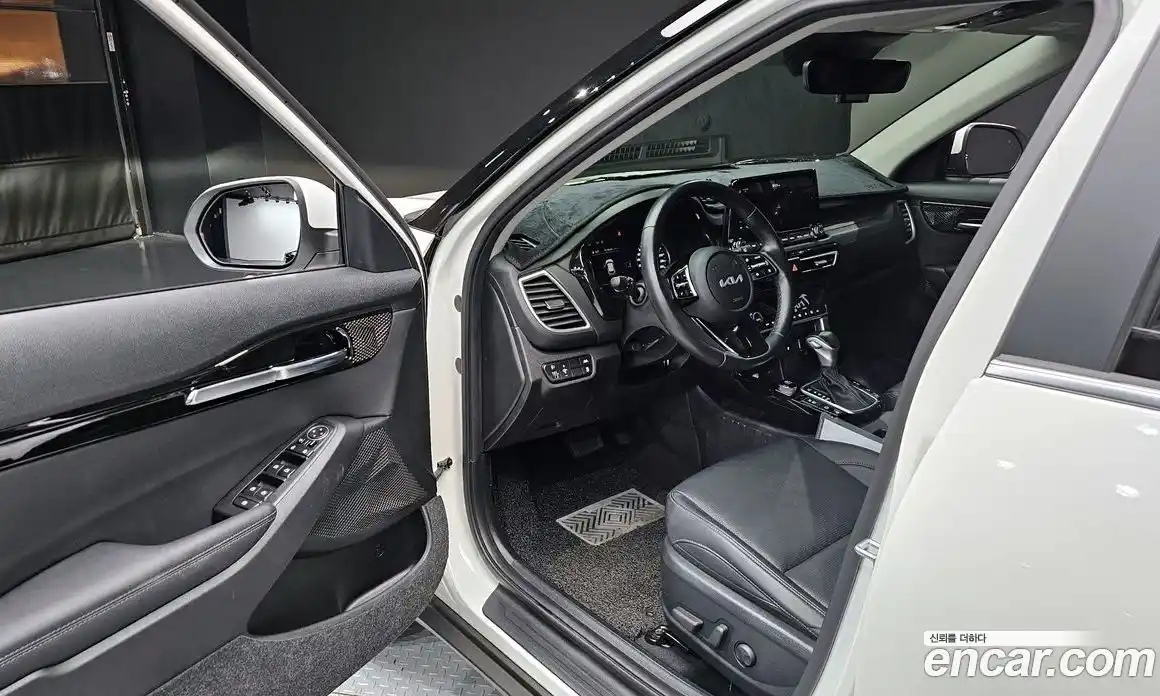 Kia Seltos 2023 1.6 Автомат в Москве № 128240, фото 16