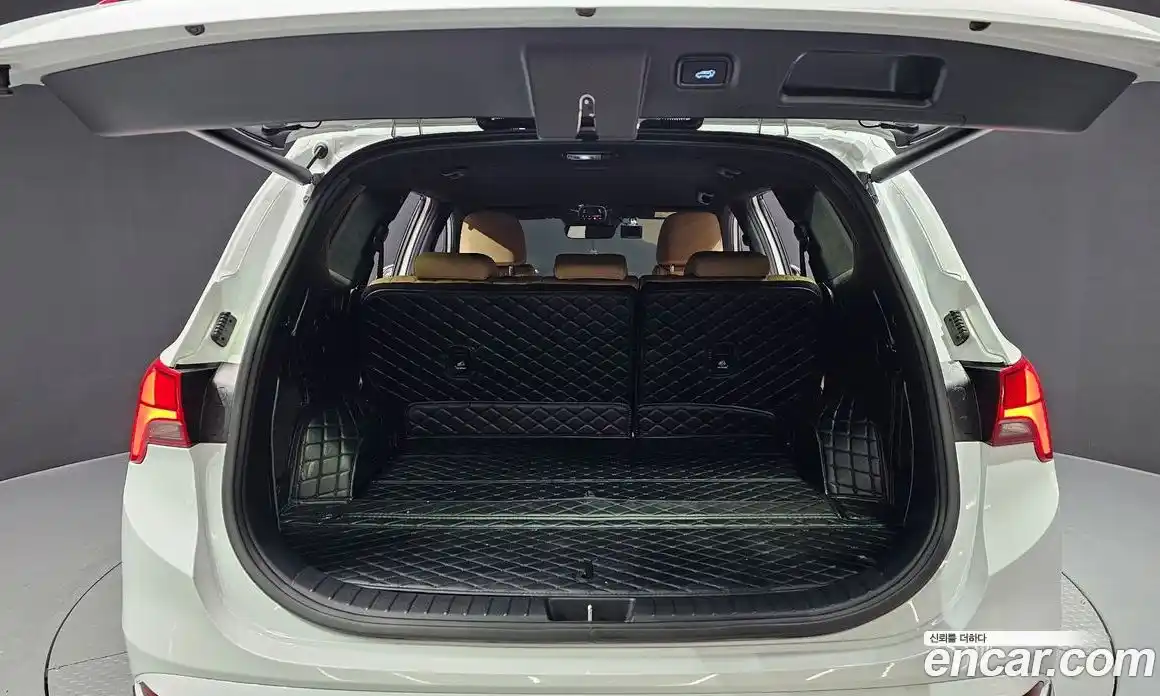 Hyundai Santa Fe 2023 1.6 Автомат в Москве № 130089, фото 20