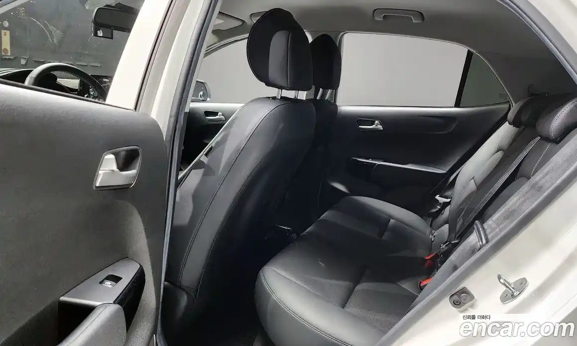 Kia Morning 2021 1.0 Автомат в Москве № 132491, фото 11