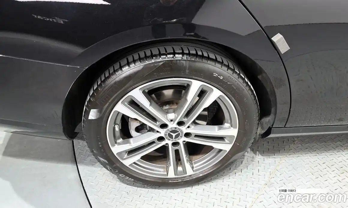 Mercedes-Benz E-Class 2023 2.0 Автомат в Москве № 139245, фото 12