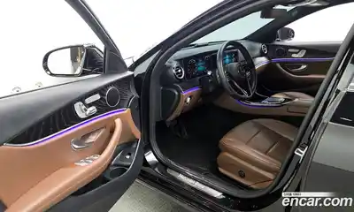 Mercedes-Benz E-Class 2023 2.0 Автомат в Москве № 139245, миниатюра 2