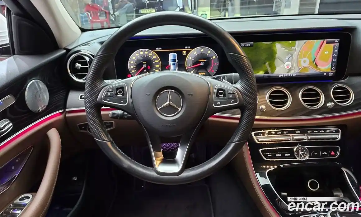 Mercedes-Benz E-Class 2018 2.0 Автомат в Москве № 160352, фото 13